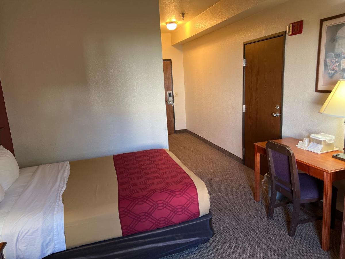 Express Inn & Suites Decatur Экстерьер фото