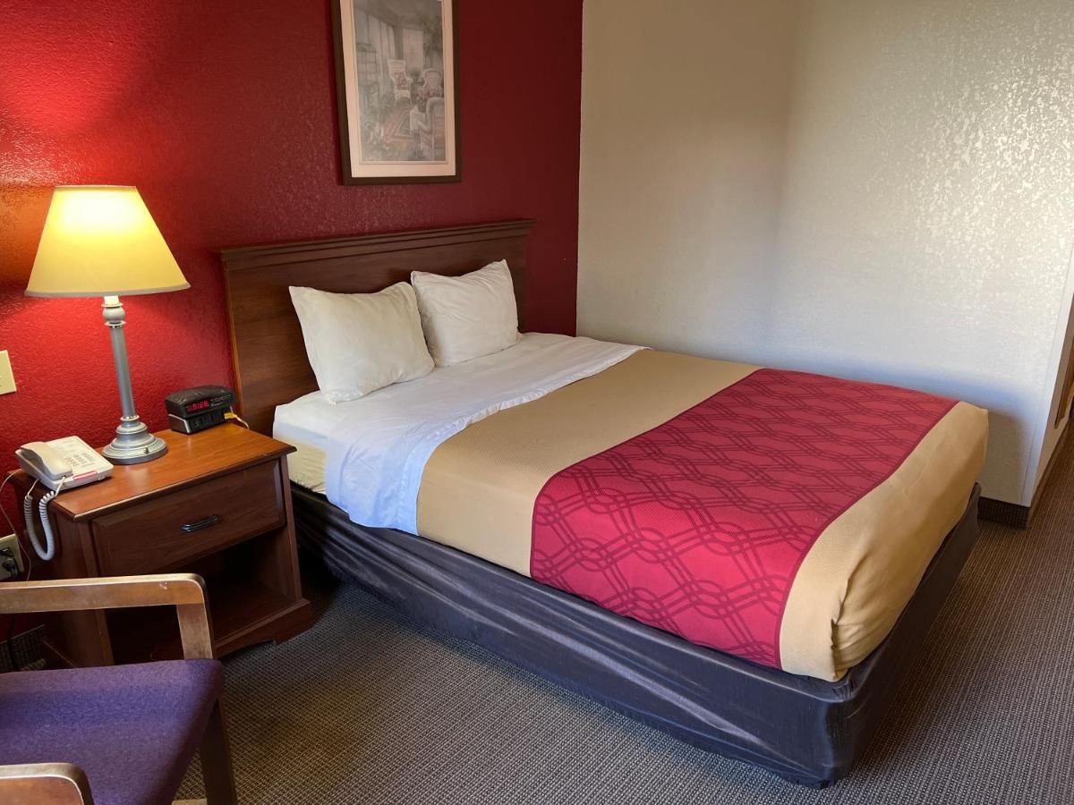 Express Inn & Suites Decatur Экстерьер фото