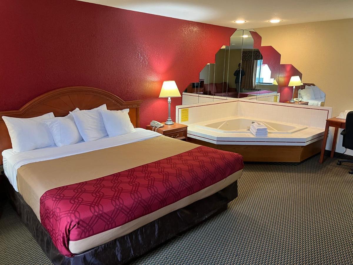 Express Inn & Suites Decatur Экстерьер фото