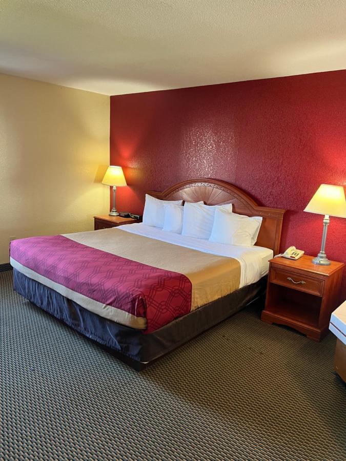 Express Inn & Suites Decatur Экстерьер фото