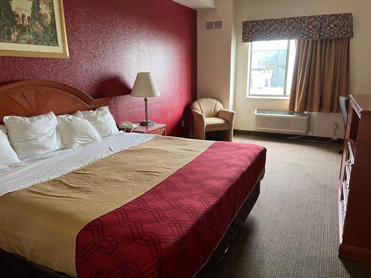 Express Inn & Suites Decatur Экстерьер фото