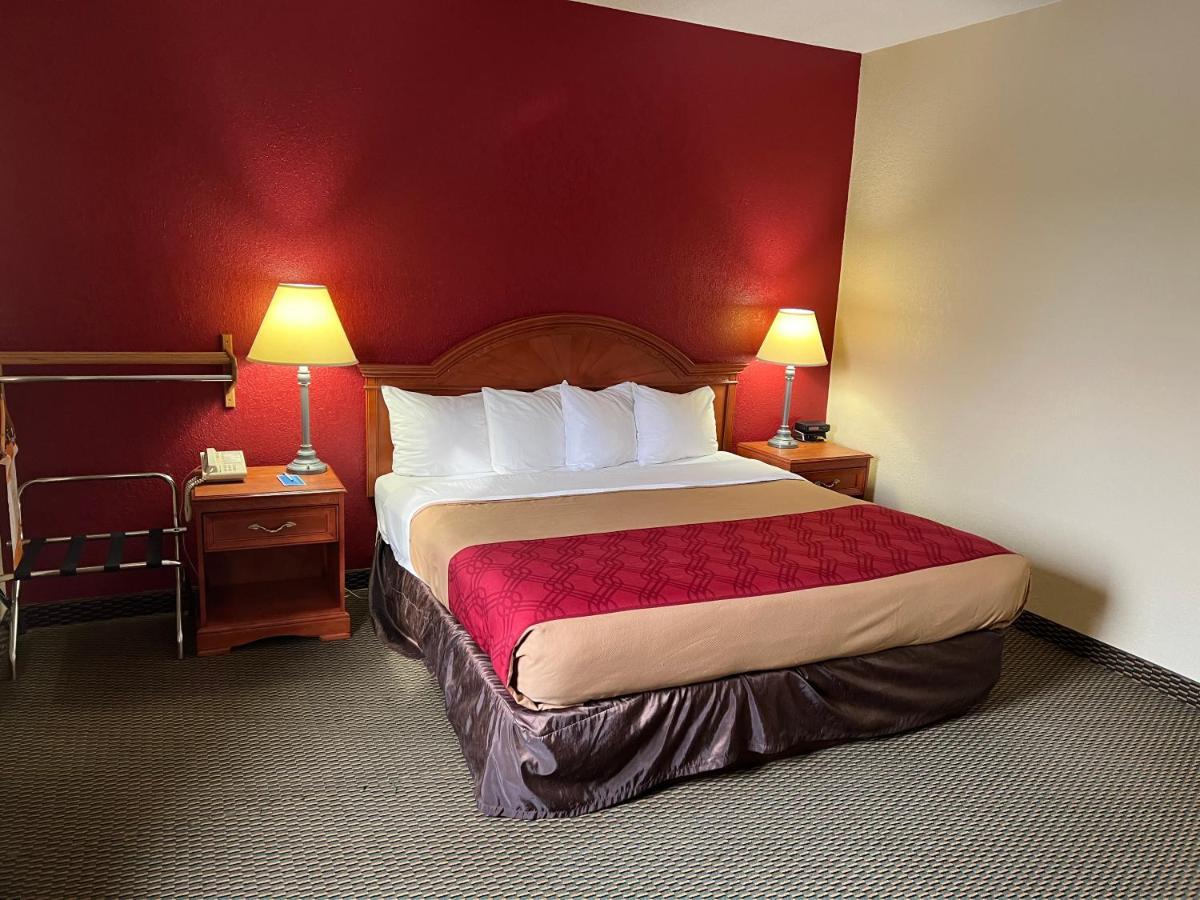 Express Inn & Suites Decatur Экстерьер фото