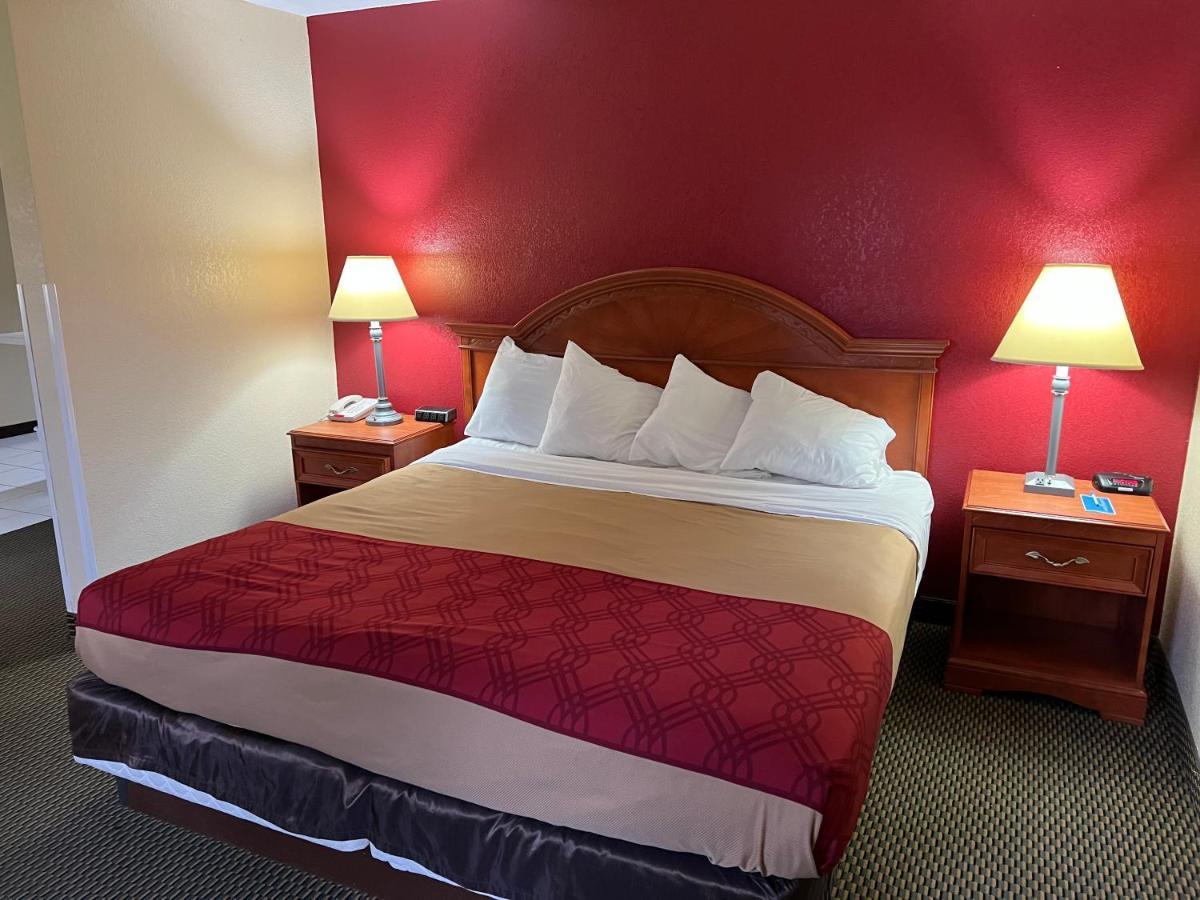 Express Inn & Suites Decatur Экстерьер фото
