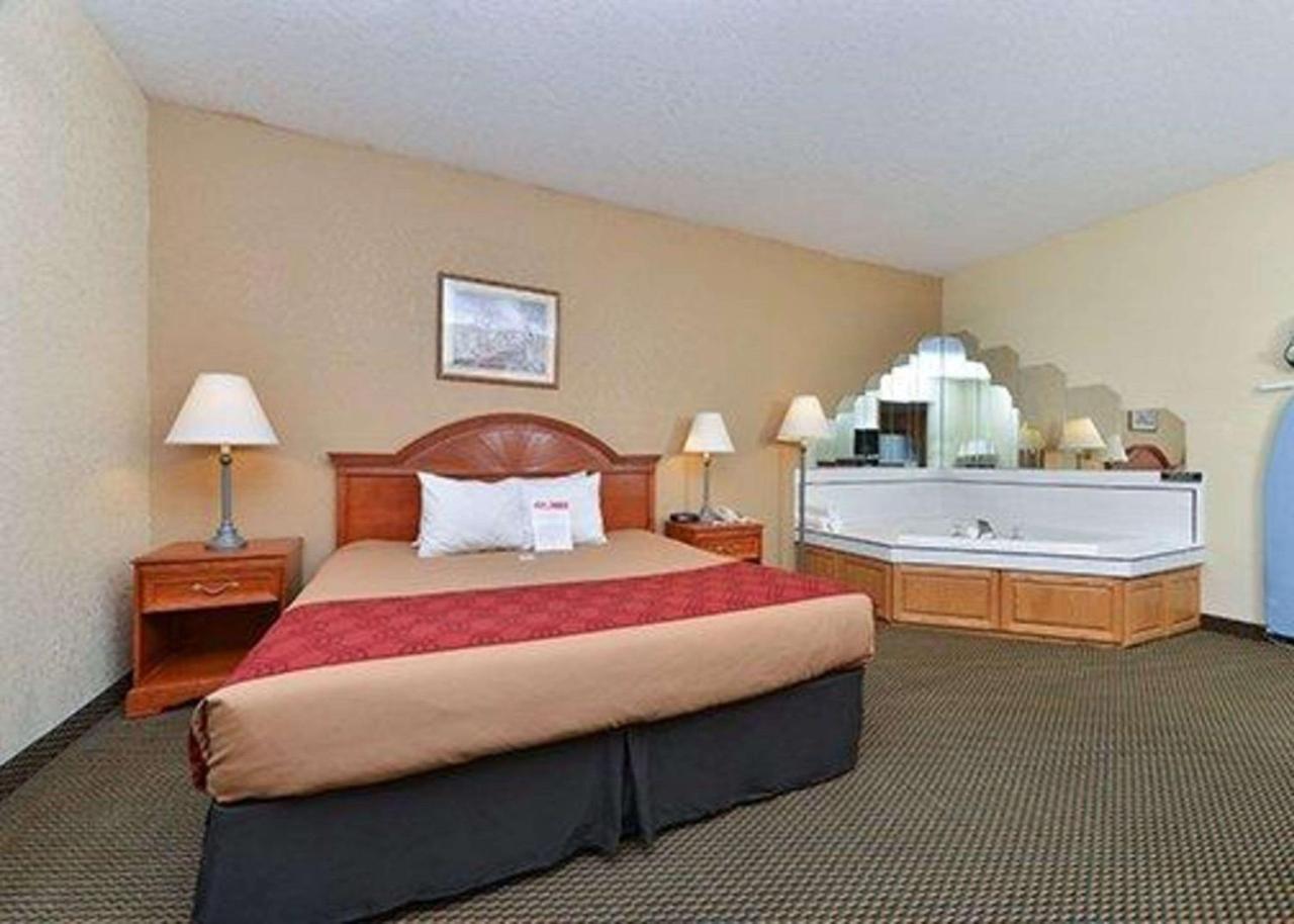 Express Inn & Suites Decatur Экстерьер фото